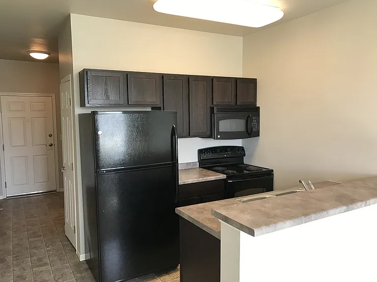 Crystal Creek Apartments — Photo 12