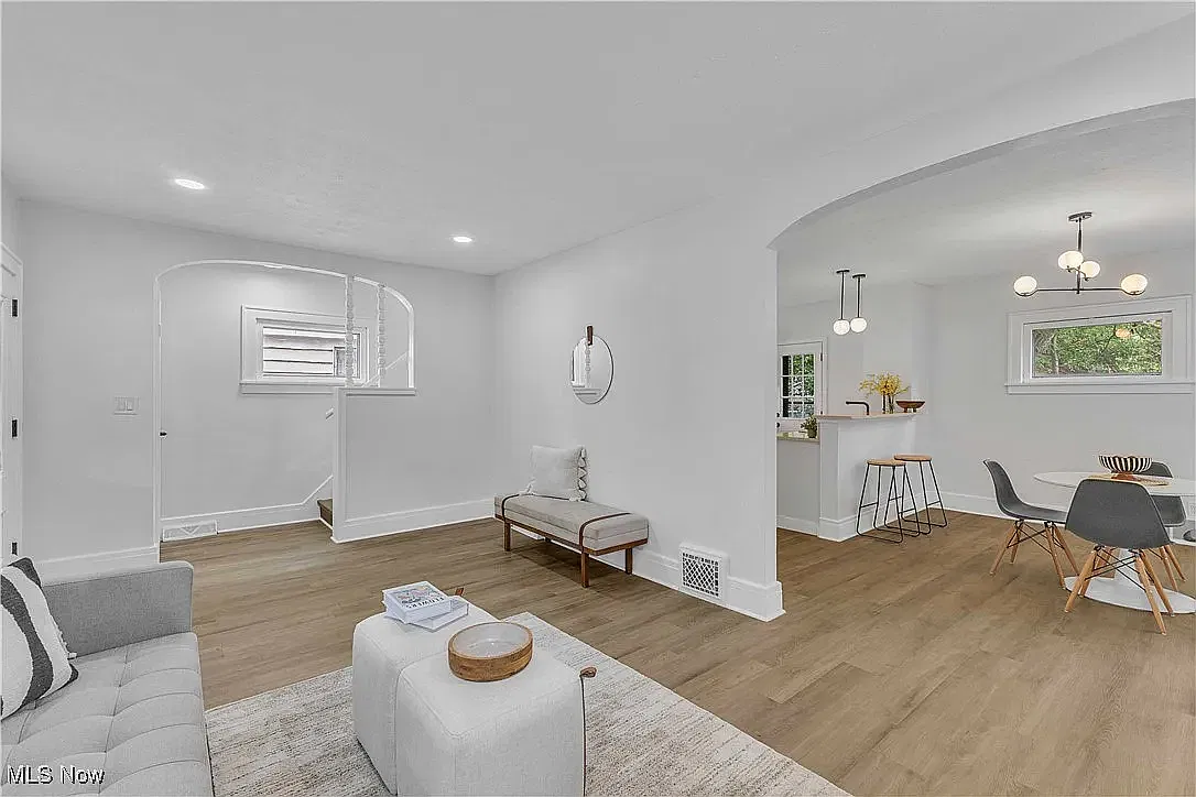 3 bed, 1.5 bath, 1896 sqft, $1,600 — Photo 2