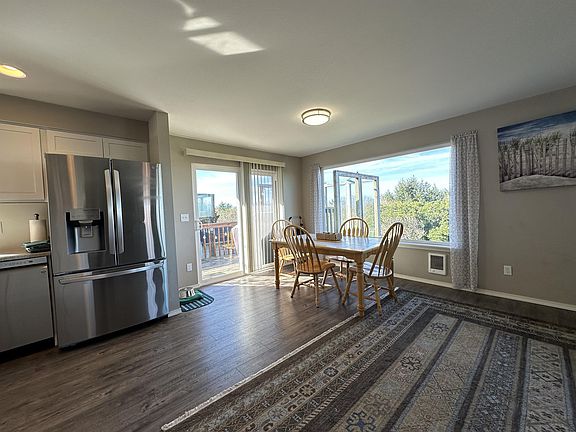 4th image of 353 Sand Dune Ave SW