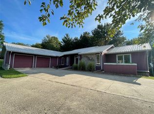 2303 Douglas Dr, Charleston, IL 61920