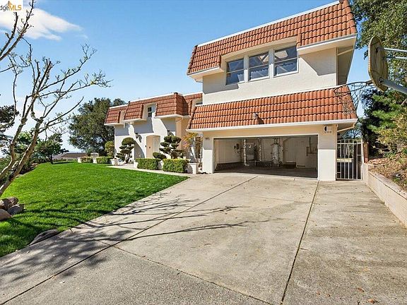 3rd image of 10565 Englewood Dr