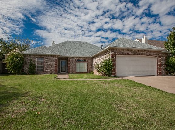 Close to shopping and highway