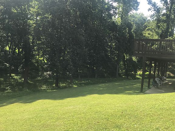 4th image of 372 Forest Dr