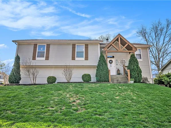 2101 SW Sterling Dr, Lees Summit, MO 64081