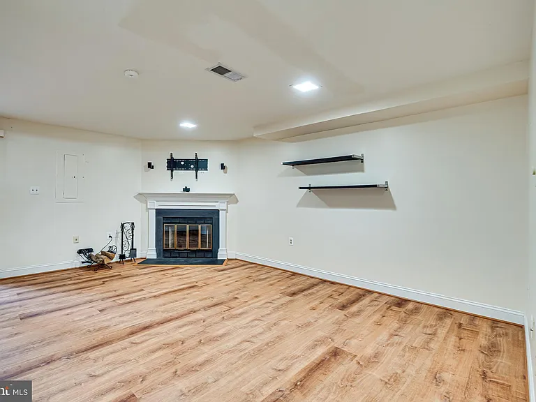 5708 Heritage Crossing Ct — Photo 36