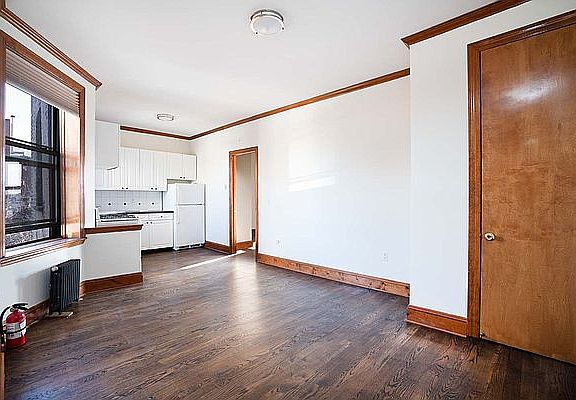 4th image of 190 15th St #20