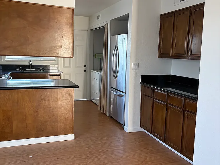 1851 Harrison St #8 — Photo 4