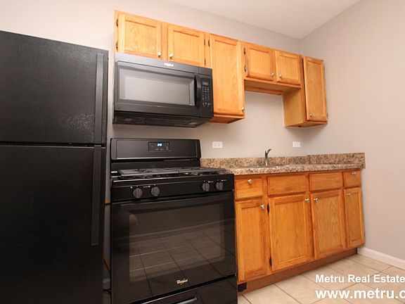 2nd image of 1344.5 W Argyle St #1S