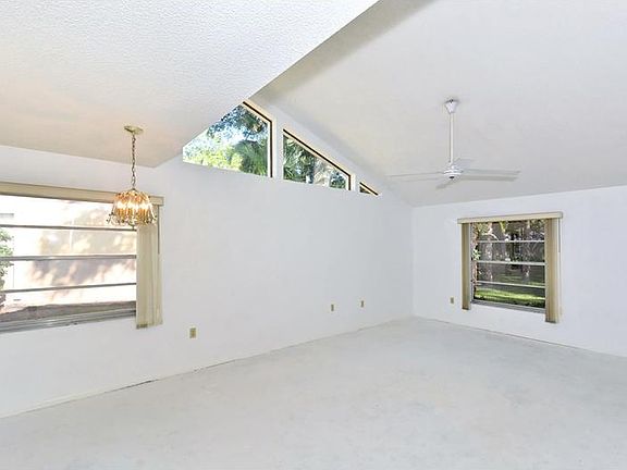 3rd image of 5073 Village Gardens Dr #4