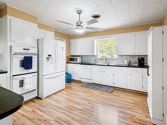 4th image of 812 Meadow Ln