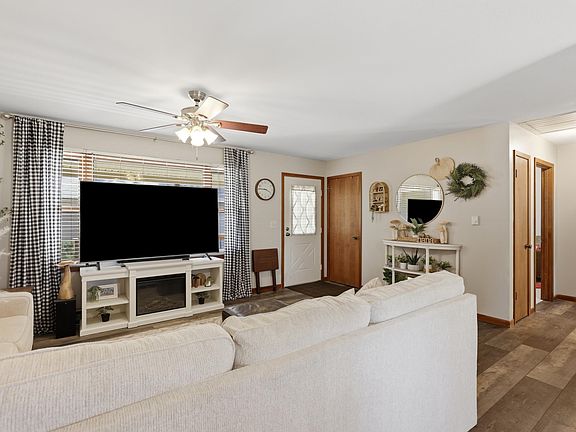 4th image of 10404 Pinehurst Ct