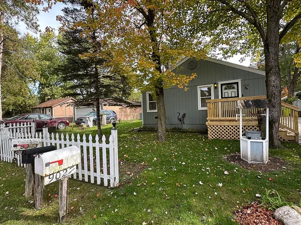 9030 Butternut Dr, Whitmore Lake, MI 48189