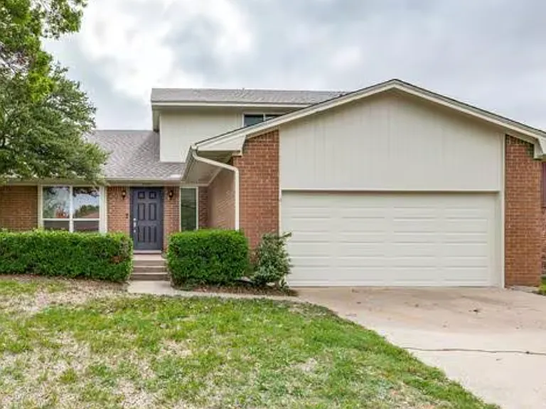8782 Marilyn Dr — Photo 2