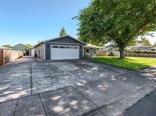 210 Arnwood St, Medford, OR 97501