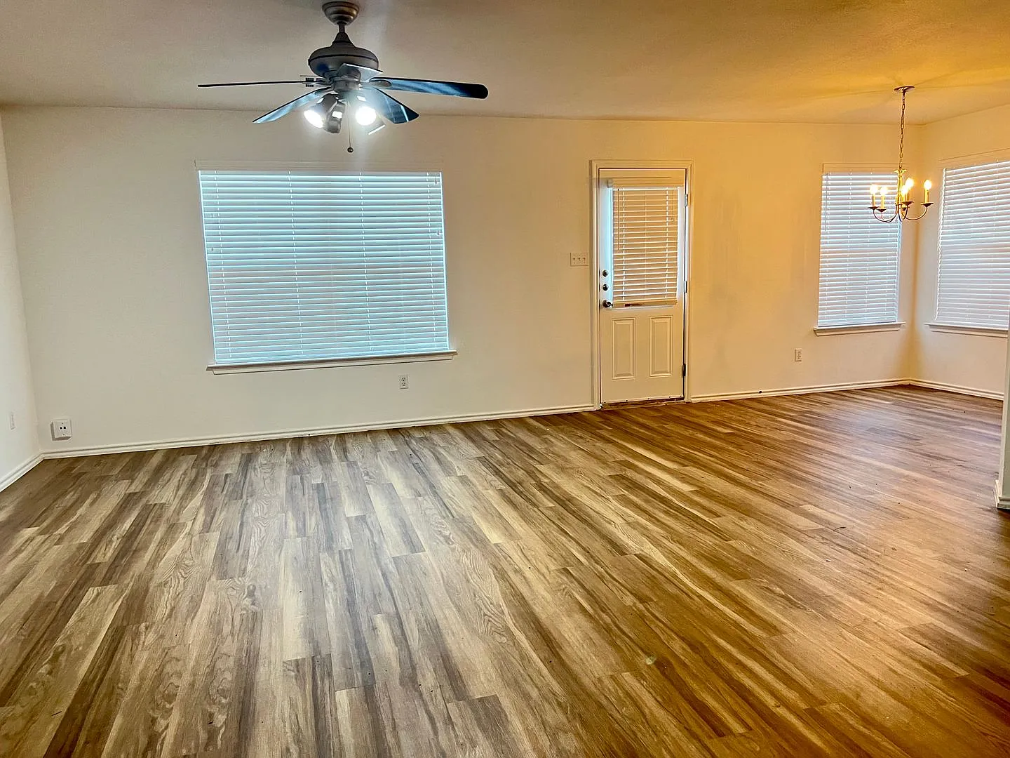 Recent luxury vinyl plank flooring! — Photo 2
