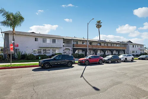 18400 Prairie Street Photo 1