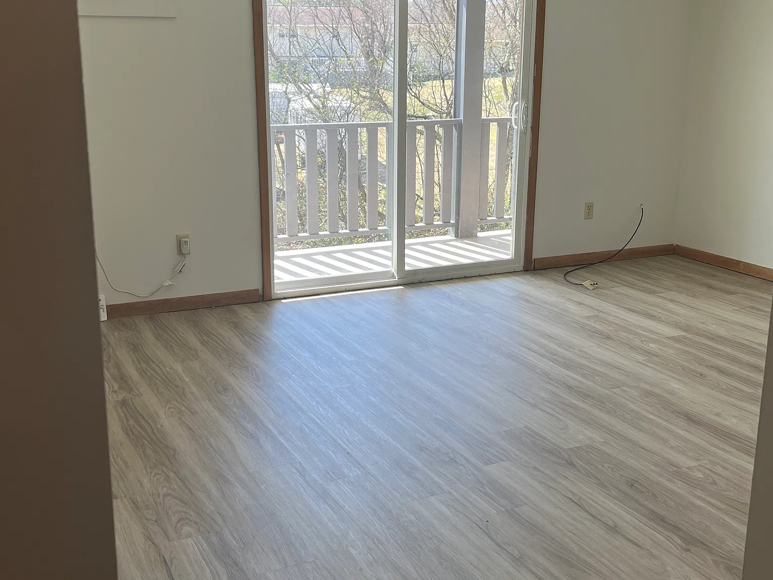 2 bed, 1000 sqft, $975 — Photo 2