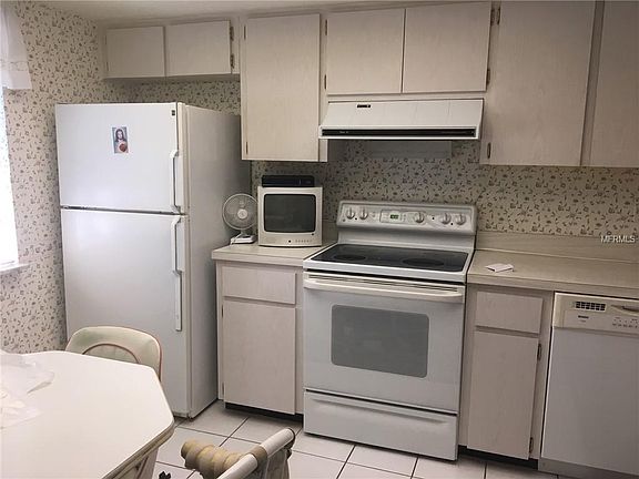 2nd image of 2209 Lark Cir E APT D