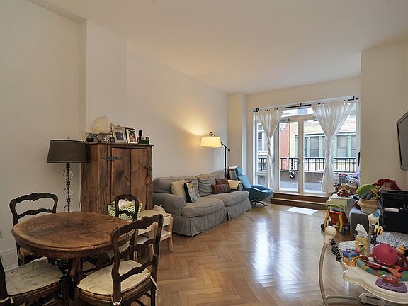 5th image of 205 W 76th St APT 4H