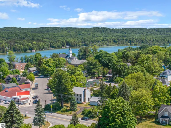 202 S Saint Joseph St, Lake Leelanau, MI 49653