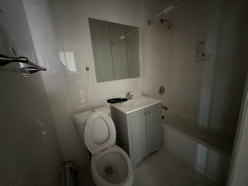 1st image of 11616 Metropolitan Ave
