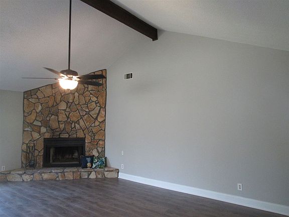 5th image of 209 Countrywood Trl
