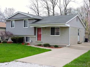 39564 Chart St, Harrison Township, MI 48045