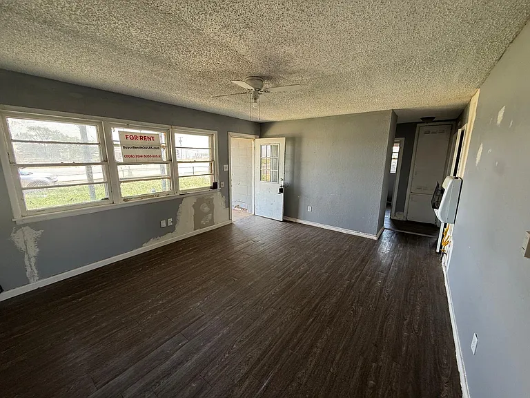 5614 Avenue A — Photo 3