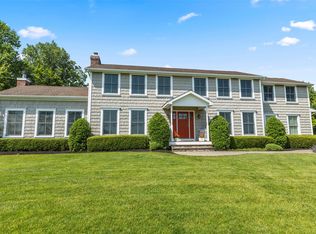 16 Dyke Rd, Setauket, NY 11733