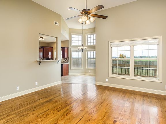 4th image of 1904 Apache Way