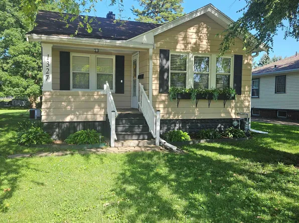 1327 Brown Ave, Galesburg, IL 61401