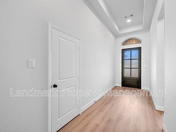 3rd image of 1822 Buckeye Ln