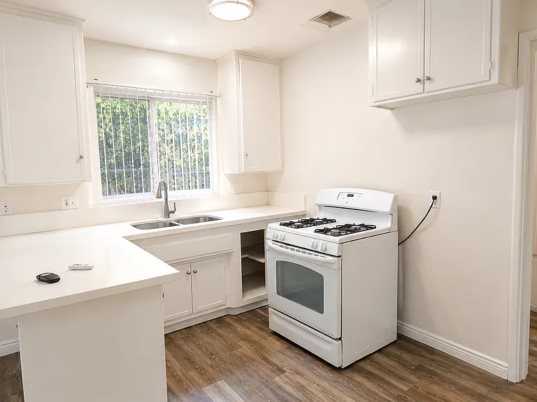 6327 Coldwater Canyon Ave #2 — Photo 4