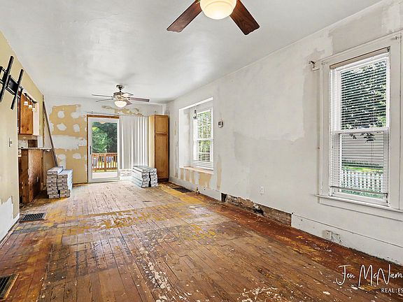 5th image of 714 Graceland St NE