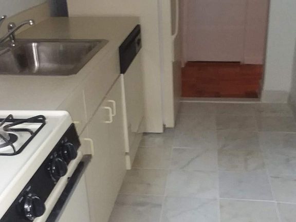 5th image of 4 Sadore Ln APT 1M