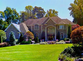 457 Devonshire Dr, Franklin Lakes, NJ 07417