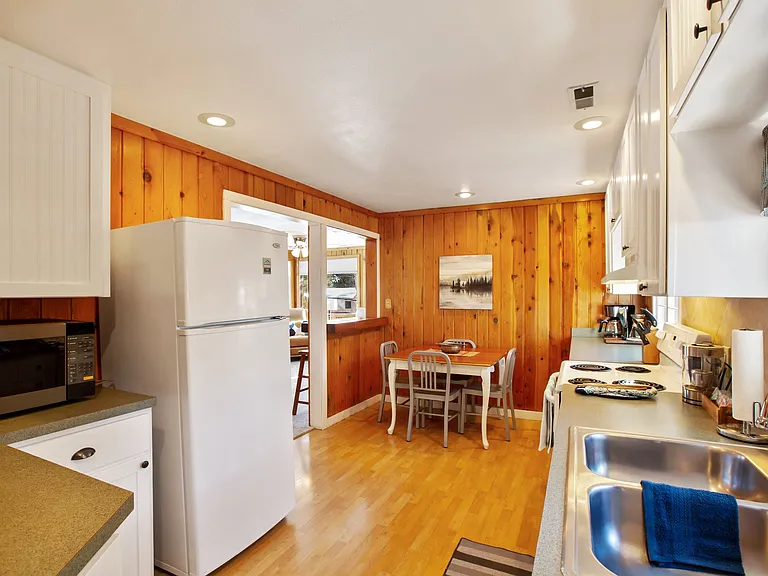 321 E Gunnison Ave — Photo 13
