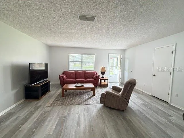 335 San Marino Dr — Photo 5