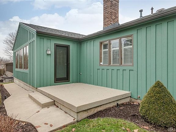 3rd image of 20 Colony Park Dr