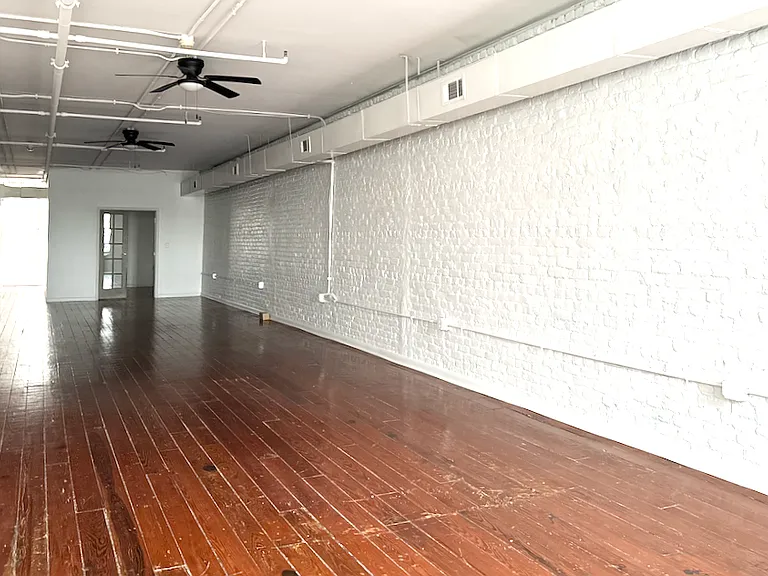 225 N Peters St — Photo 2