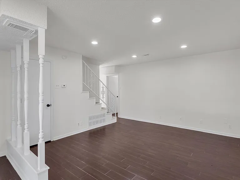 1312 N Travis St — Photo 8