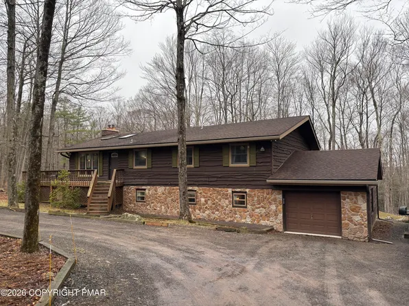 32 Mountainside Dr, Gouldsboro, PA 18424