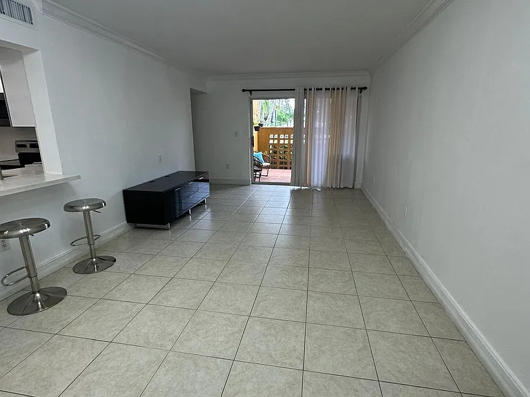 9725 Fontainebleau Blvd — Photo 9