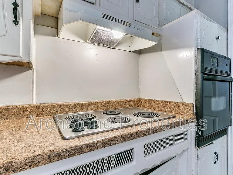1424 Tanglewood Dr — Photo 14