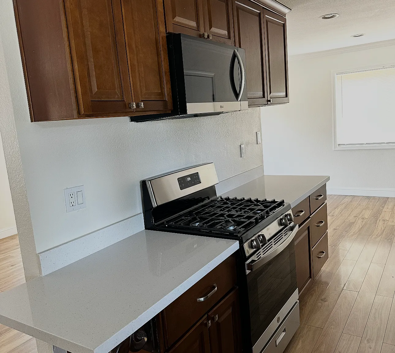 3 bed, 1424 sqft, $3,650 — Photo 2