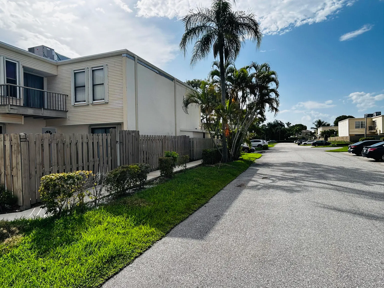 2 bed, 2.5 bath, 1577 sqft, $2,400 — Photo 4