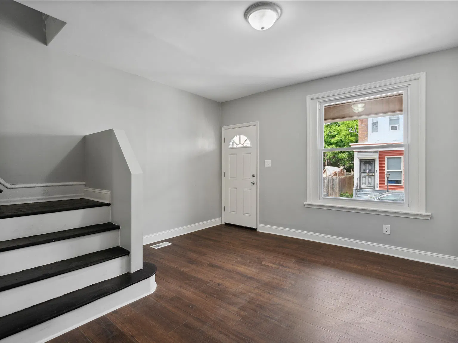 5246 Reinhard St — Photo 3