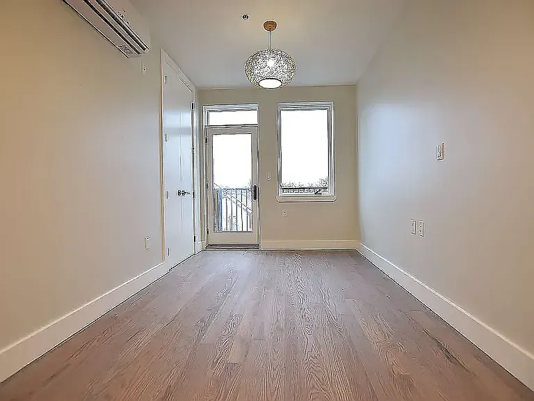 987 Rogers Ave #4F — Photo 1