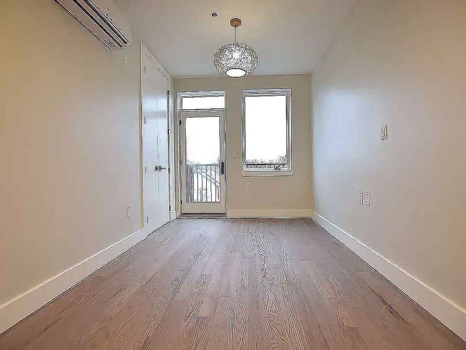 1st image of 987 Rogers Ave #4H