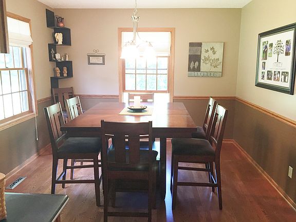 Dining room 11'x12'6"